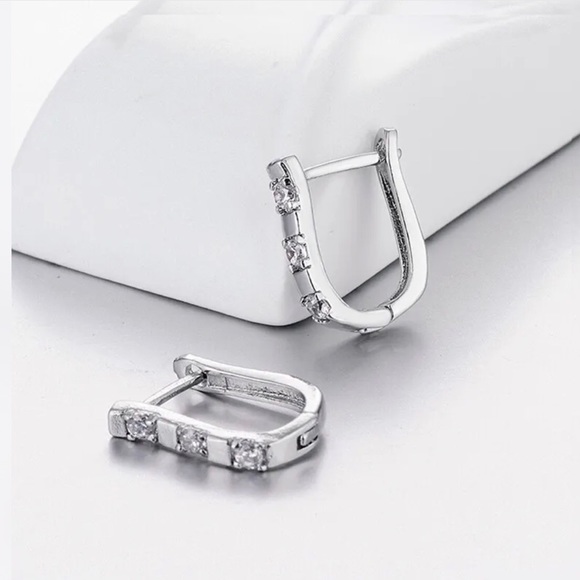 Dainty 925 Silver Plated Pierced Earrings with 3 Rhinestones - Picture 4 of 5